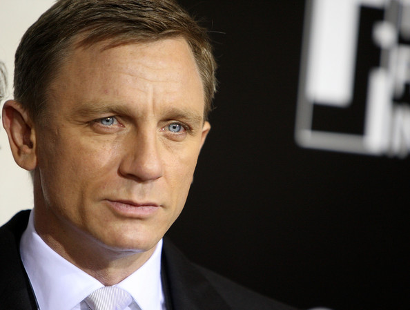 Daniel Craig to Star in'Tattoo' Remake Men's Fashion Style